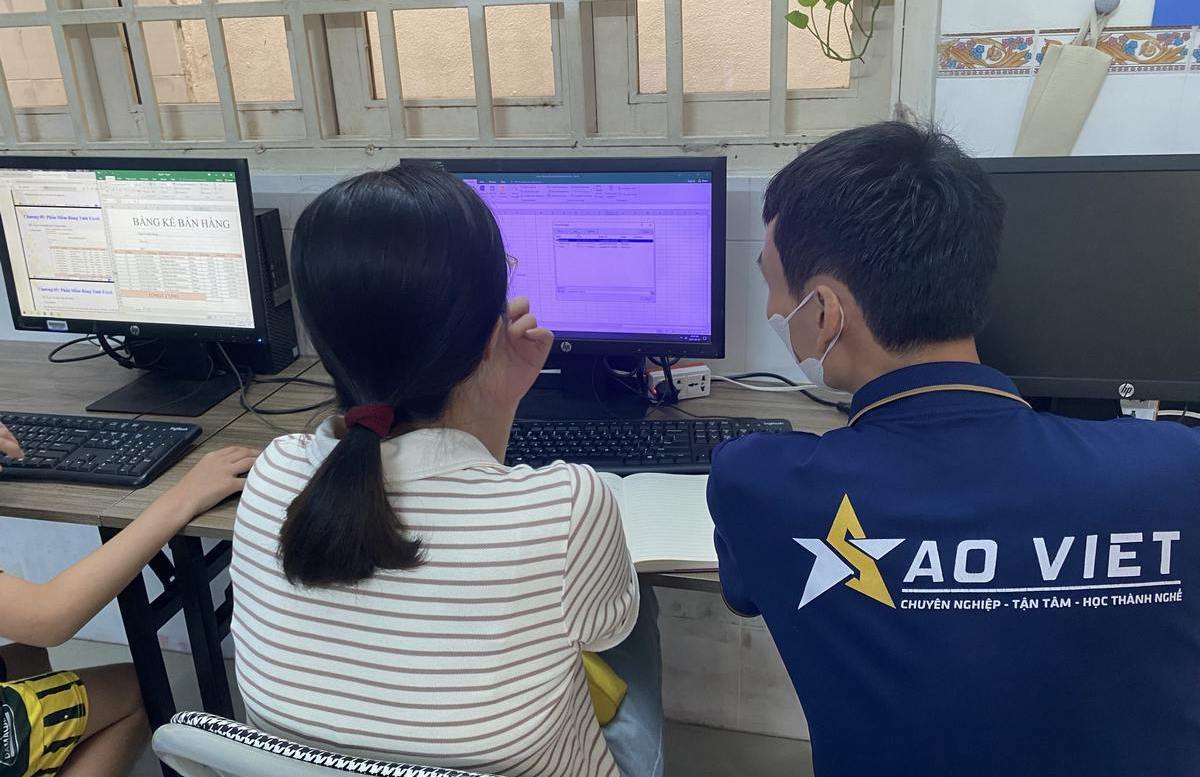 Giảng Viên Khóa trong khóa học Hành Chính Nhân Sự Tại Quận 6