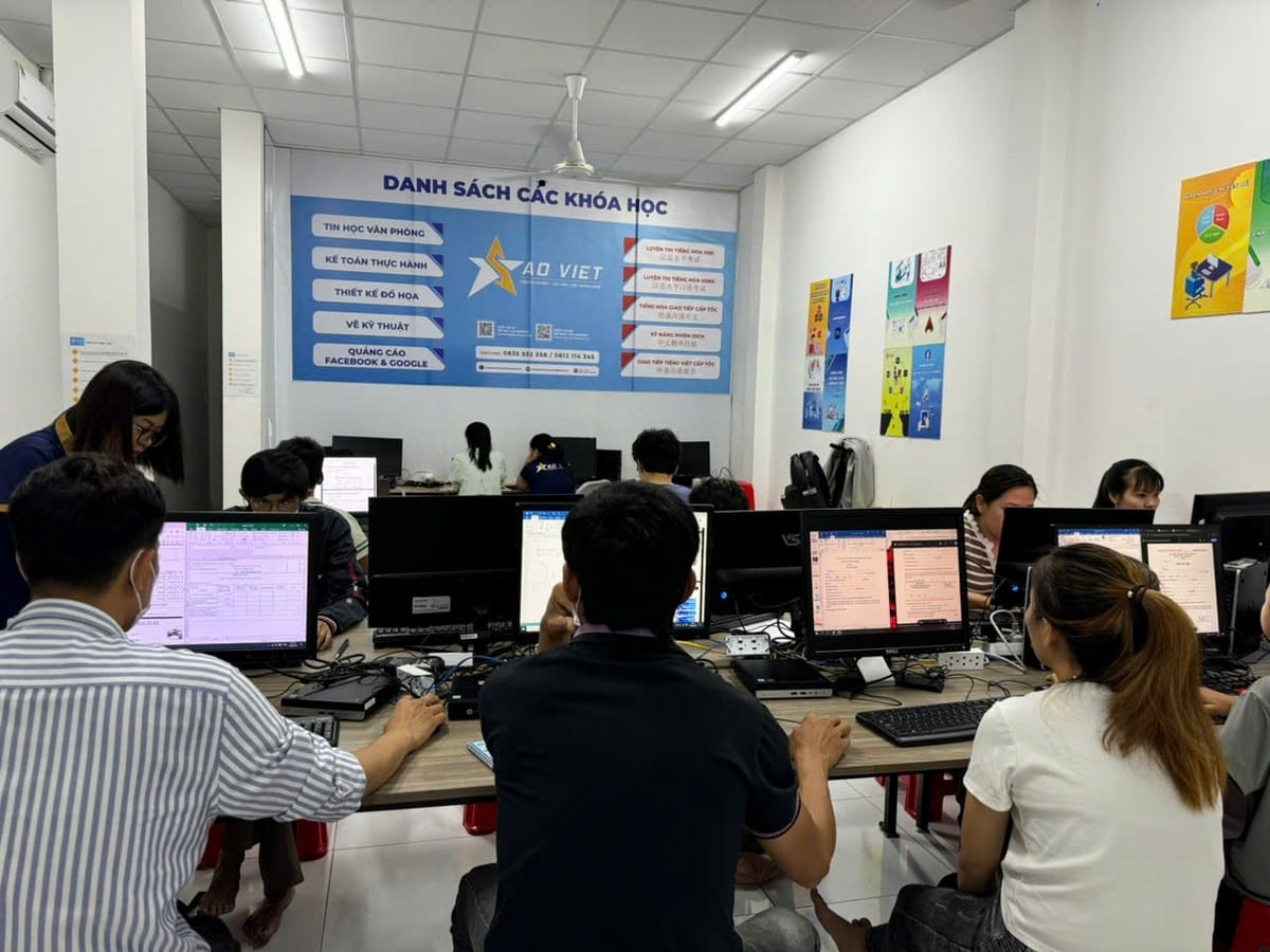 Học HCNS trực tiếp tại Trung Tâm Sao Việt