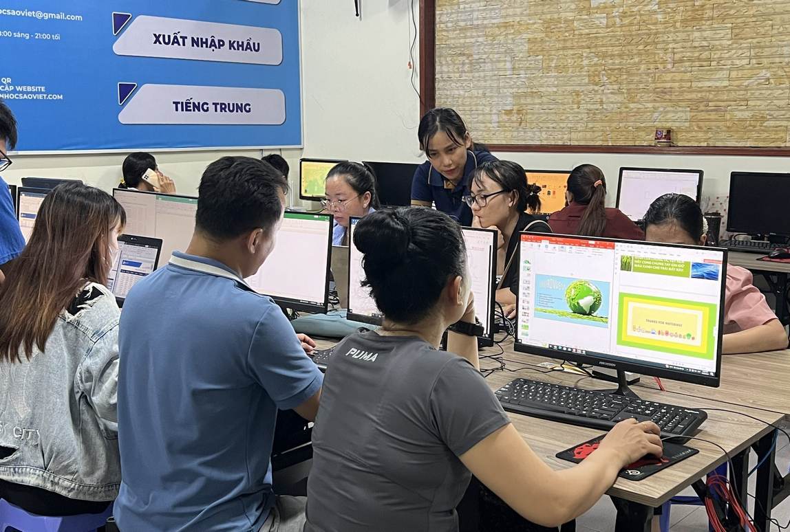 Học Viên Trong Khóa Học Hành Chính Nhân Sự tại Quận 6