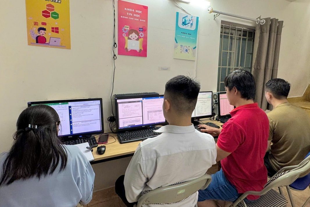 Học viên đang học nội dung Tin Học Cho Hành Chính Nhân Sự