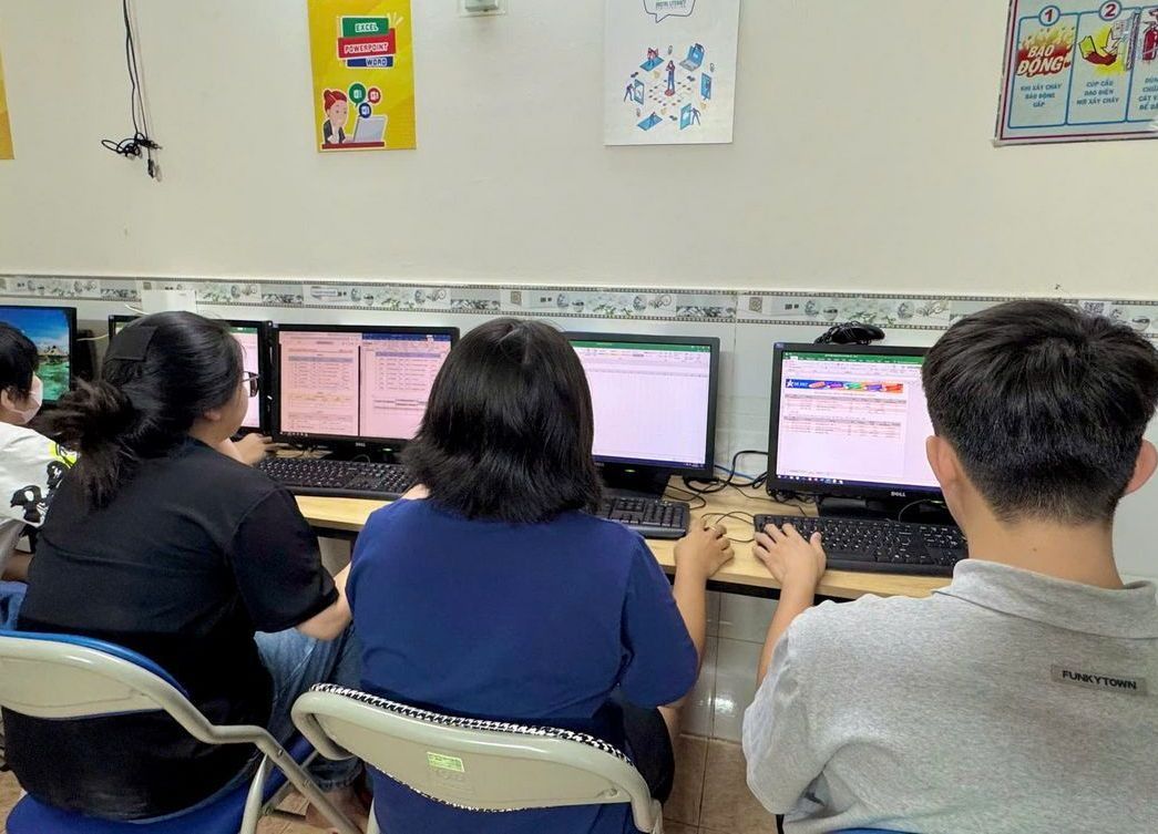 Học viên trong khóa học hành chính nhân sự tại Thủ Đức