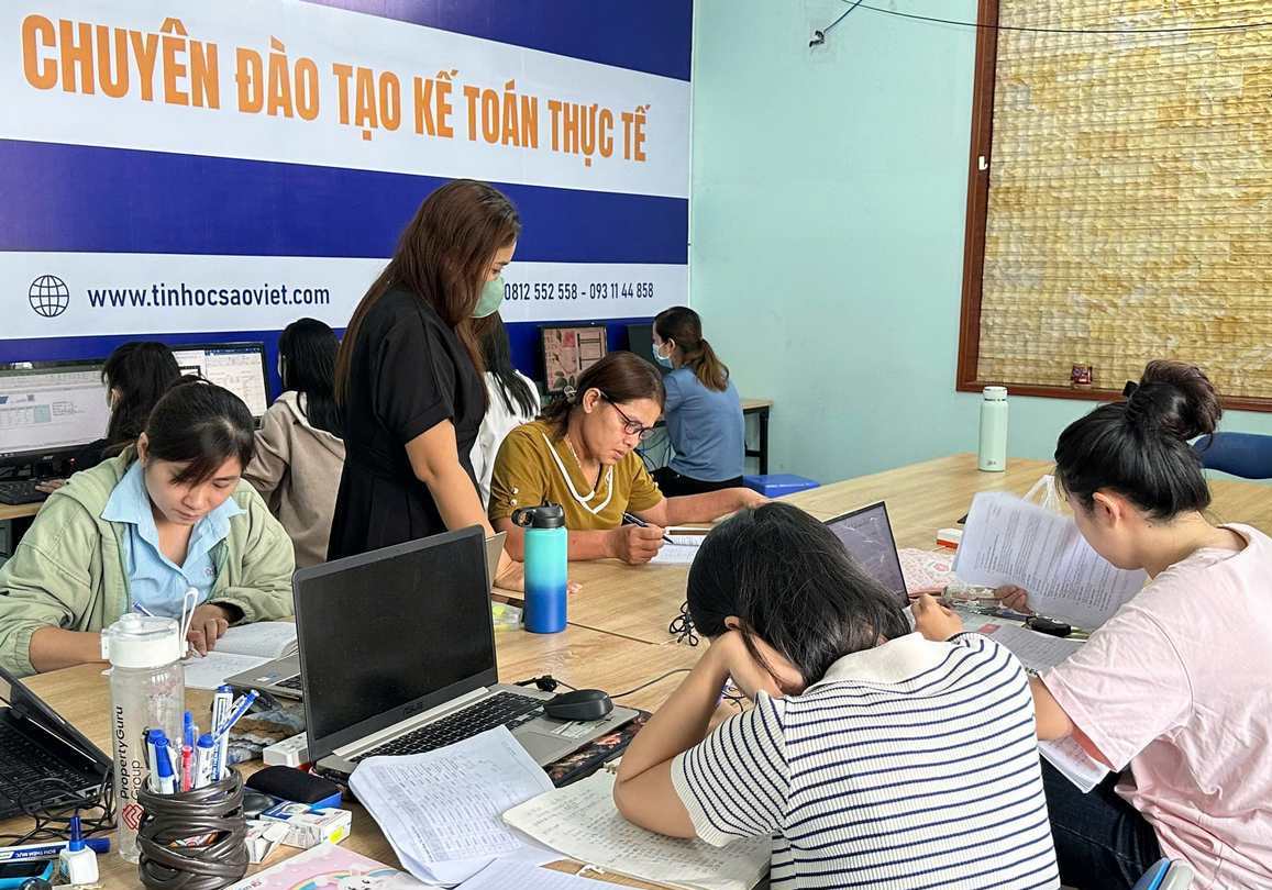 Nhân viên hành chính nhân sự tại Doanh nghiệp