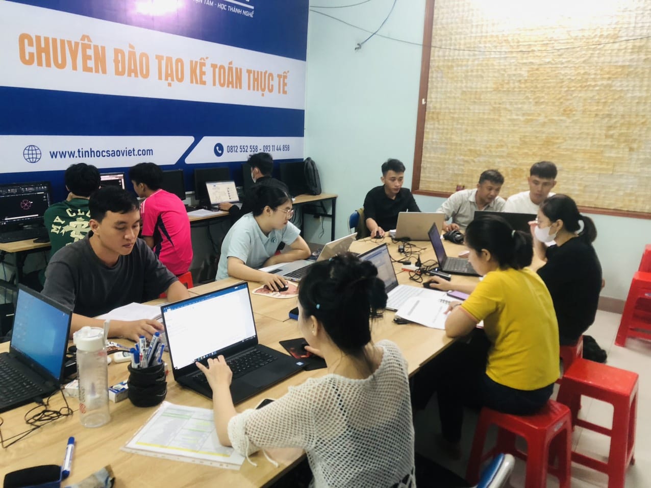 Tại Sao Doanh Nghiệp Của Bạn Cần Nhân Viên Hành Chính Nhân Sự