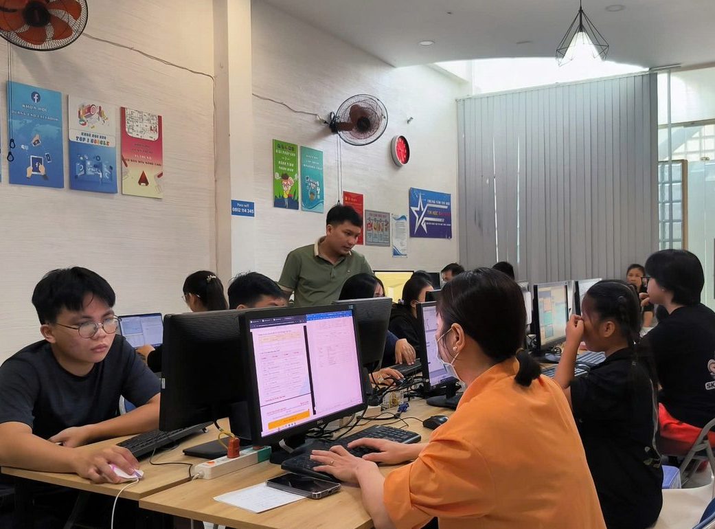 học viên đang học Chuyên Viên Hành Chính Nhân Sự Tổng Hợp