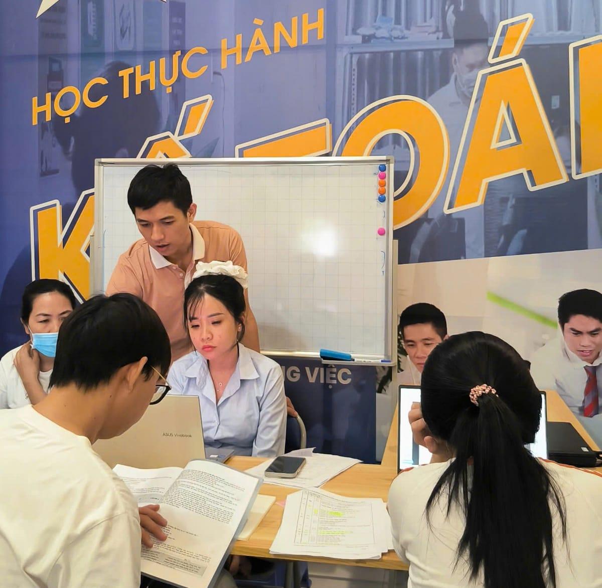 giảng viên dạy kế toán trưởng ở Vũng Tàu