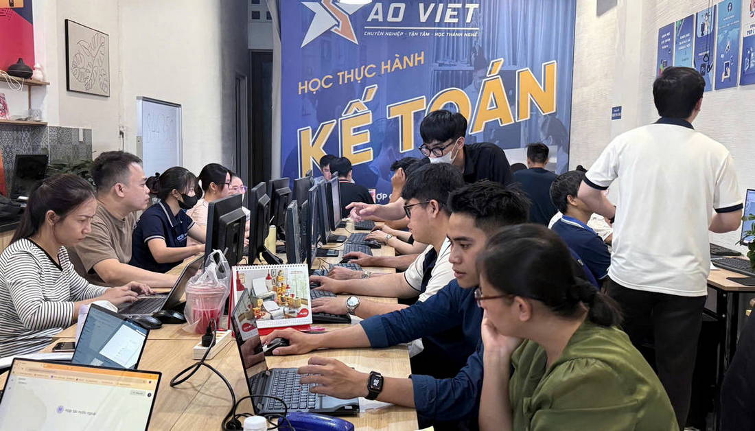 học viên lớp kế toán tại Sao Việt phường An Lạc